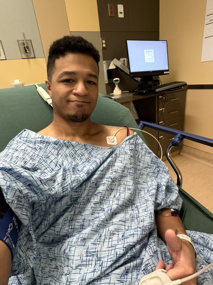 ʟ ᴀ ʀ ʀ ʏ tweet media