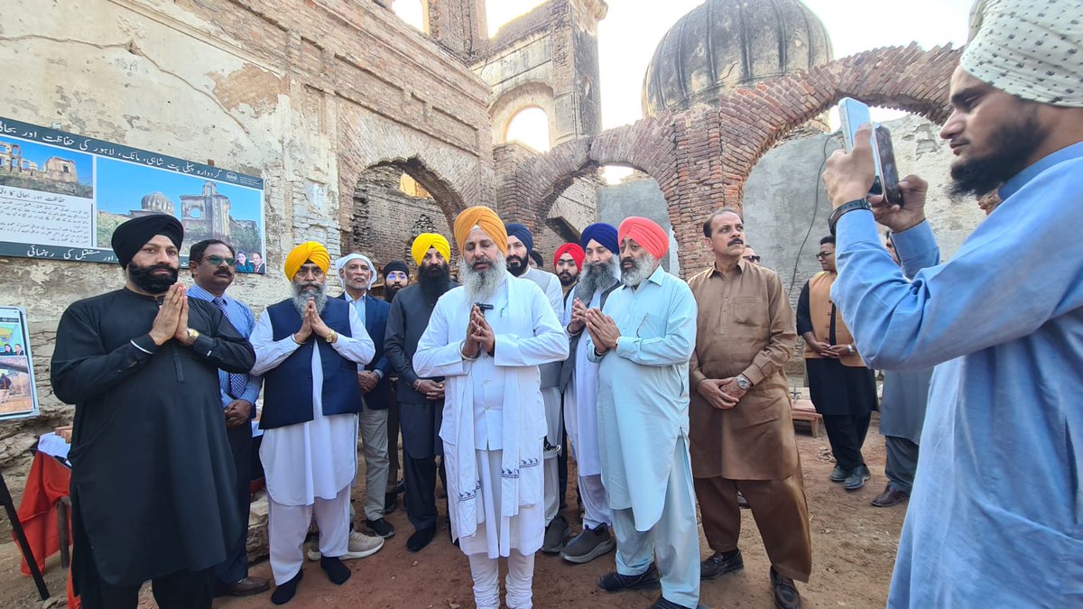 PWCAuthority_'s tweet photo. Conservation and Rehabilitation of Gurdwara Pehli Patshahi, Manak, Lahore, project of HR&MA 
Minister for Human Rights and Minorities Affairs, Mr Ramesh Singh Arora sb, along with the Director General of WCLA, Najmussaqib, visited the site today, to review the progress of the ongoing conservation work.