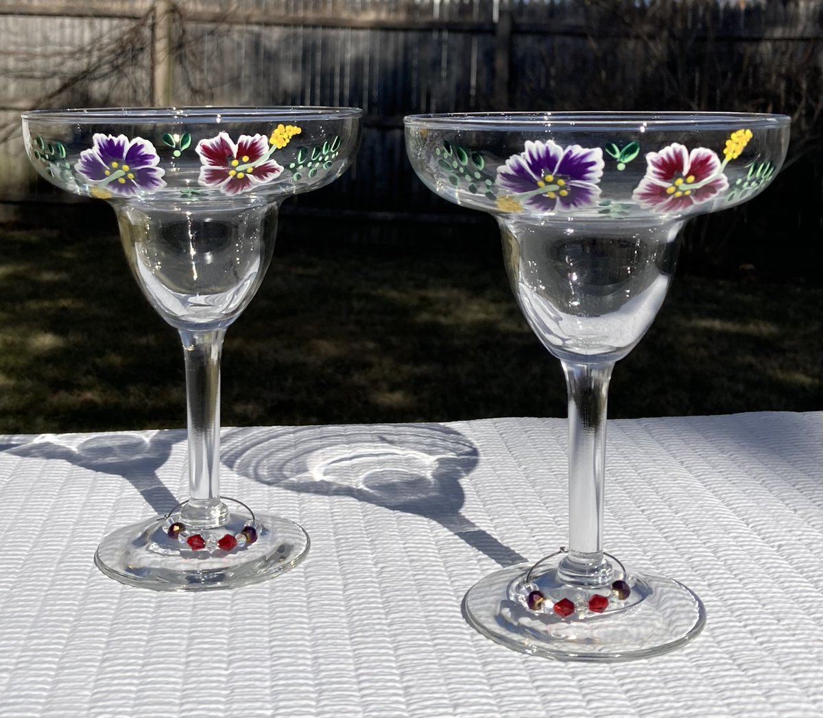 LPaintitpretty's tweet image. Check out these hand painted glasses etsy.com/listing/187027… #handpainted #margaritas #cocktails #SMILEtt23 #EtsyHandmade #giftidea #craftbizparty #ShamelessSelfPromoFriday