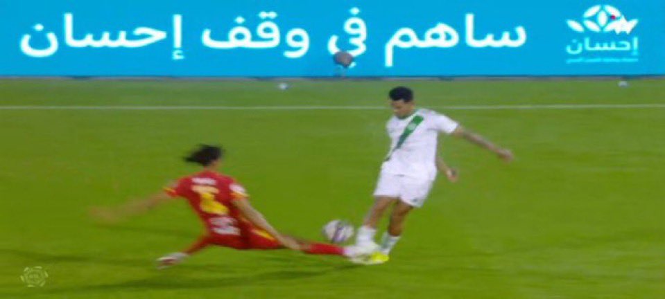 طرد على جهاد ذكري لم يُحسب
طرد على محمد ابو الشامات لم يُحسب

كرت اصفر مجاني على فالنتين اتانجانا
كرت اصفر مجاني على كيسيه
كرت اصفر مجاني على ايبانيز
كرت اصفر مجاني على زياد الجهني

ما رجع للفار في اكثر من حاله تحكيمية 

الحكم نحر الاهلي بالسوء التحكيمي اللي قدمه اليوم 👏🏽