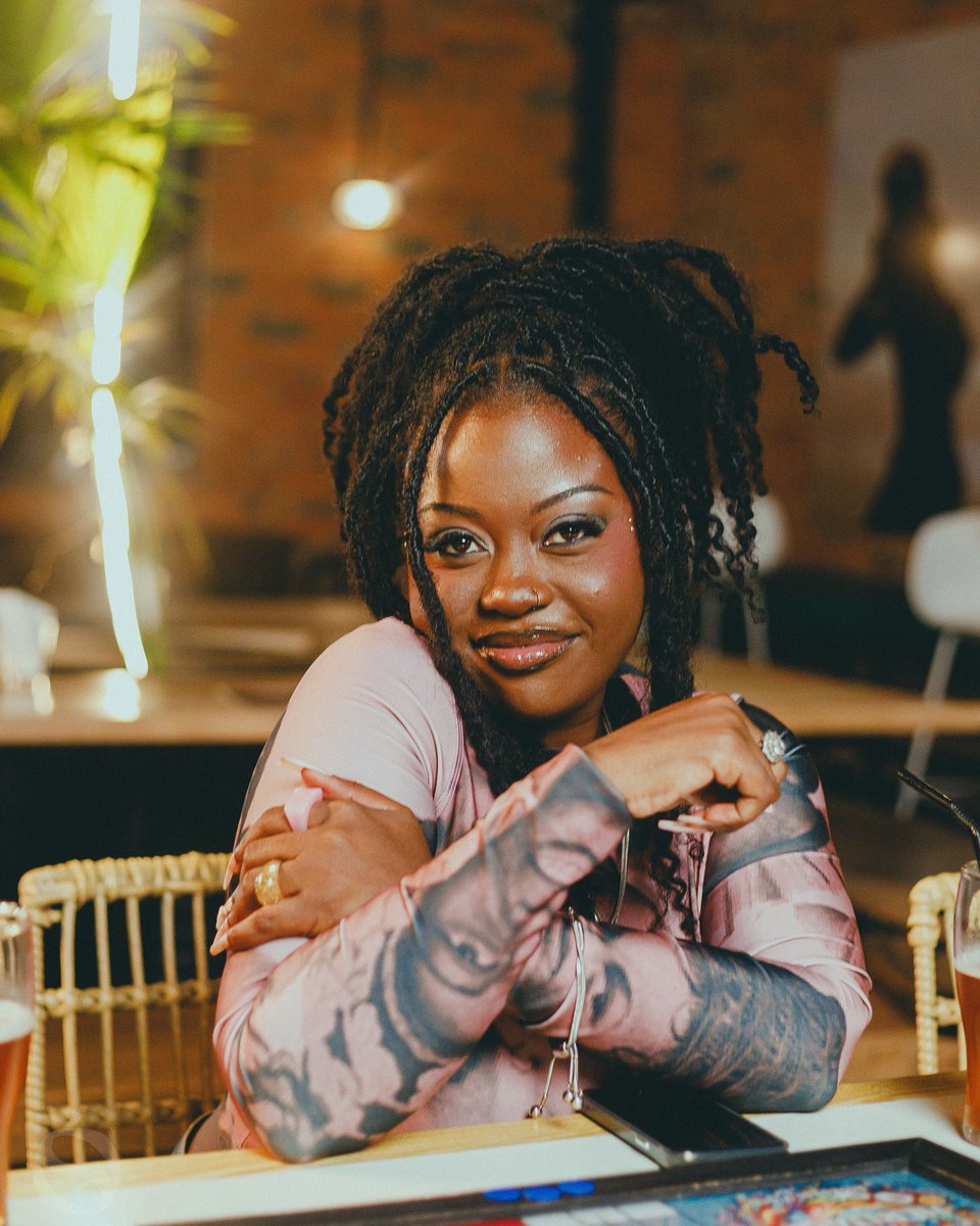 ᴇꜱꜱ ᴛʜᴇᴇ ʟᴇɢᴇɴᴅ 🍷 tweet media