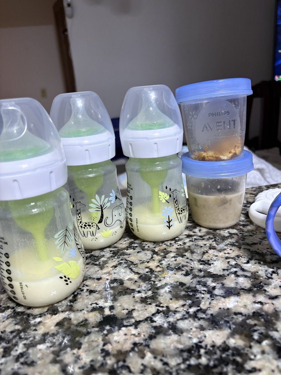 boulevardhut's tweet photo. Las horas de esfuerzo que significan 3 biberones de leche y 2 tiempos de comida para enviar al cuido y la respuesta de mi bebé: gracias pero no mi ciela😭😭😭😭 https://t.co/sJakZ9XFla