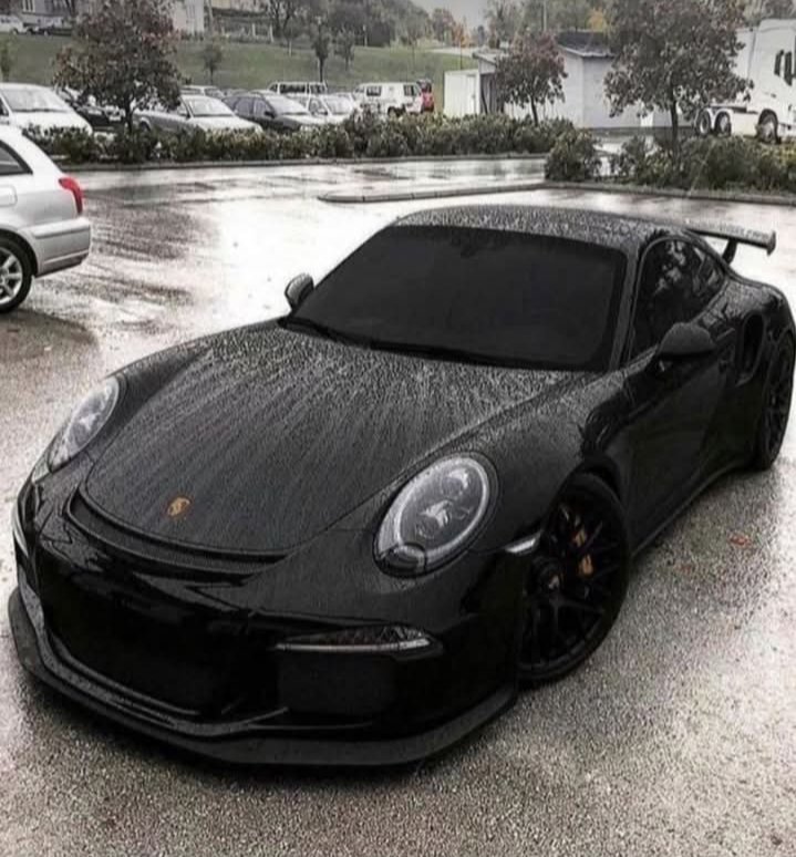 #Porsche 🖤🌧️🖤