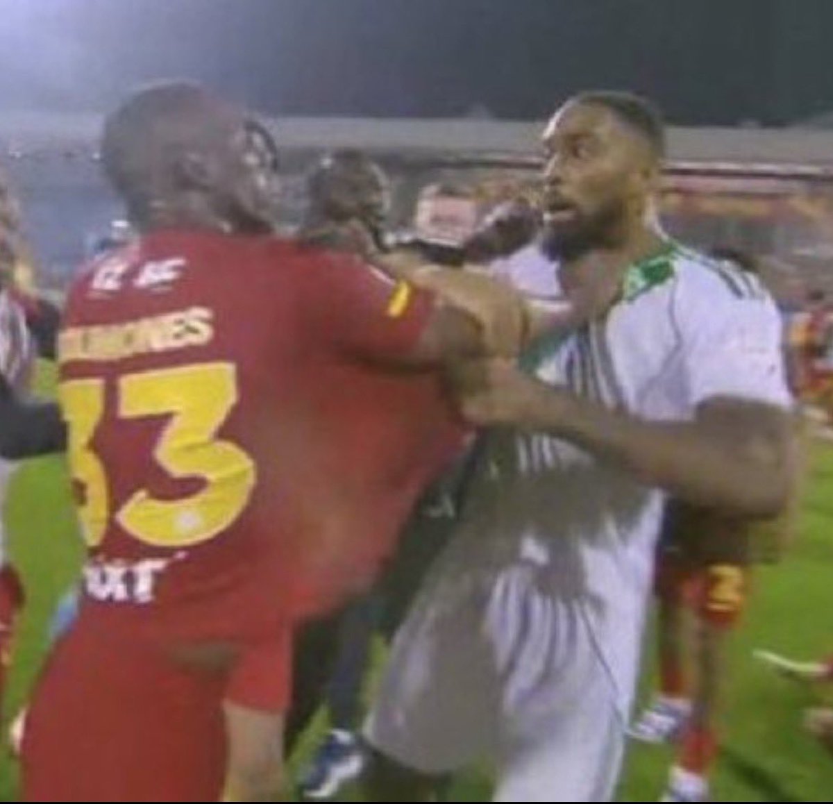 كيف التصفيق بس 😂

#الاهلي_القادسية 
<a href="/ivantoney24/">Ivan Toney</a>