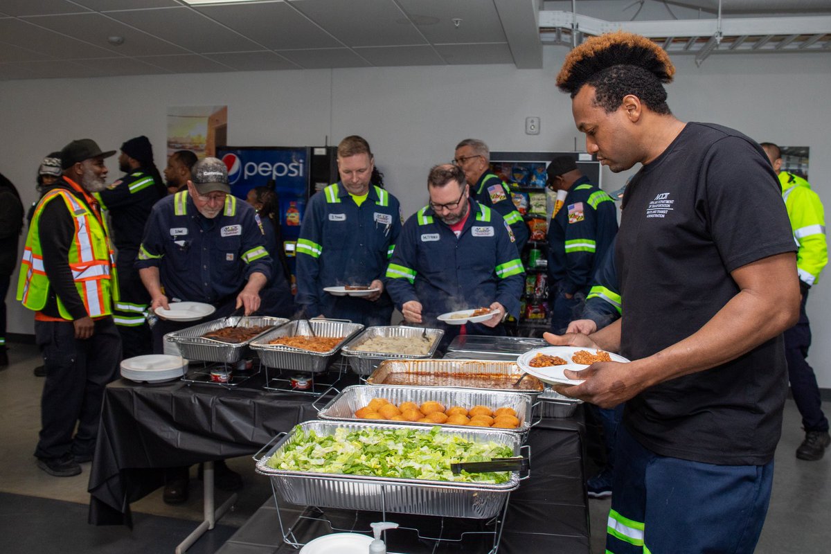 Holly Arnold tweet media