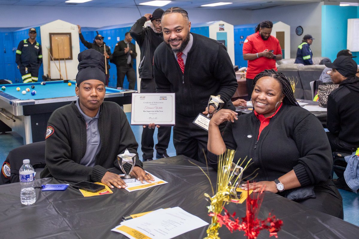 Holly Arnold tweet media