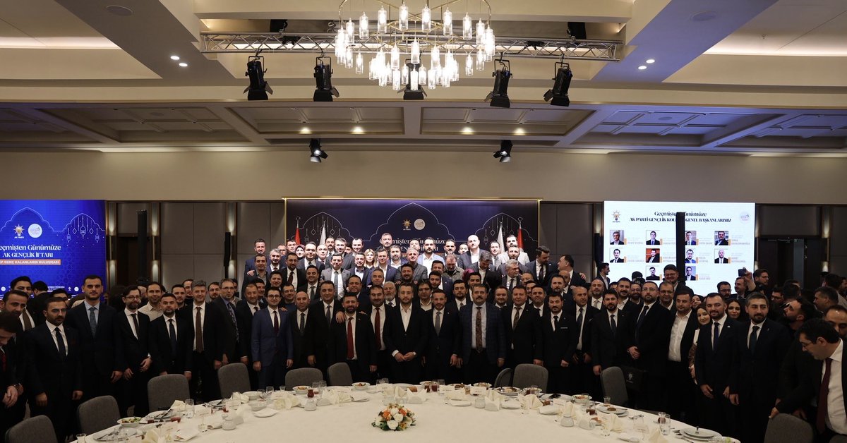 _fatihsahin's tweet photo. Kuruluştan Günümüze
AK GENÇLİK
İftarı https://t.co/X8Dk63xuti