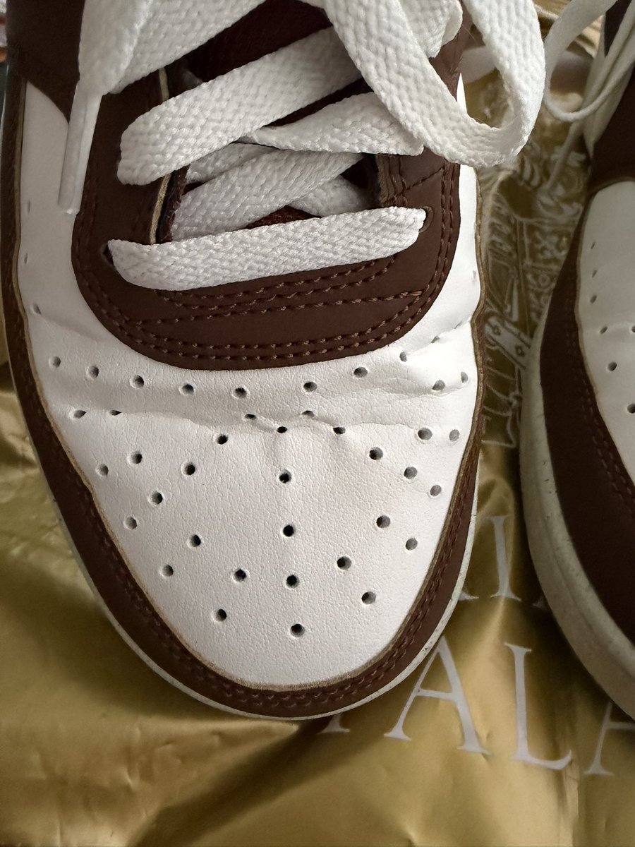 chazzyline's tweet photo. @nikelondon worn once and they look like this! Customer service won’t help and their reasoning, they are leather so they will crease over time. They are synthetic leather and worn for about 3 hours. https://t.co/vWlbkW2fwe