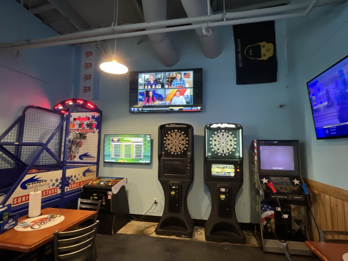 TheOasisNaples's tweet photo. @ryanwhitney6 @RedSox Slip on down to The Oasis in Naples, we proudly fly the Chiclets flag.  1046 Pine Ridge #PinkiesUp https://t.co/0EKbayCLRY