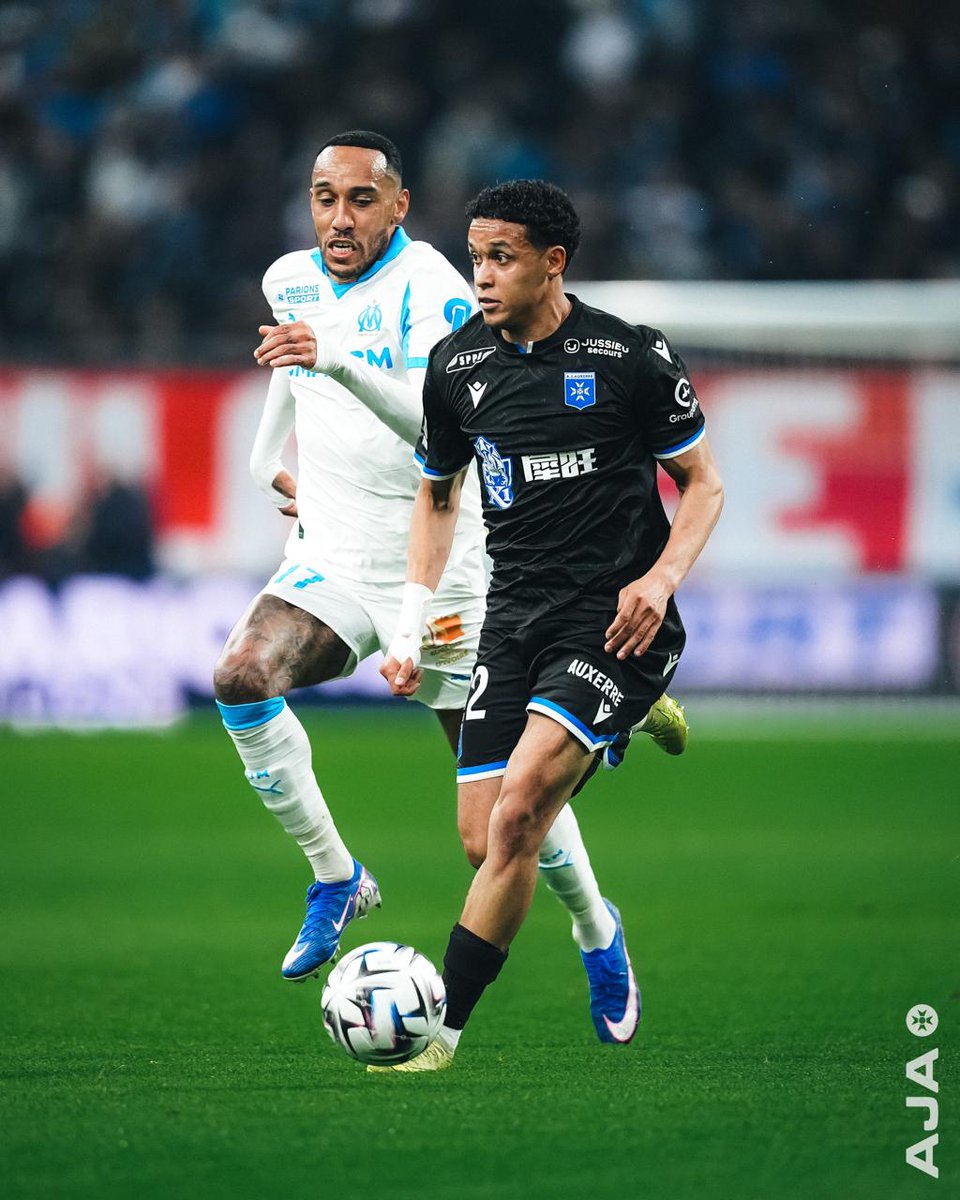 ⏱️ 82' On ne baisse pas la tête, allez les gars ! #TeamAJA #OMAJA (1-0) pic.