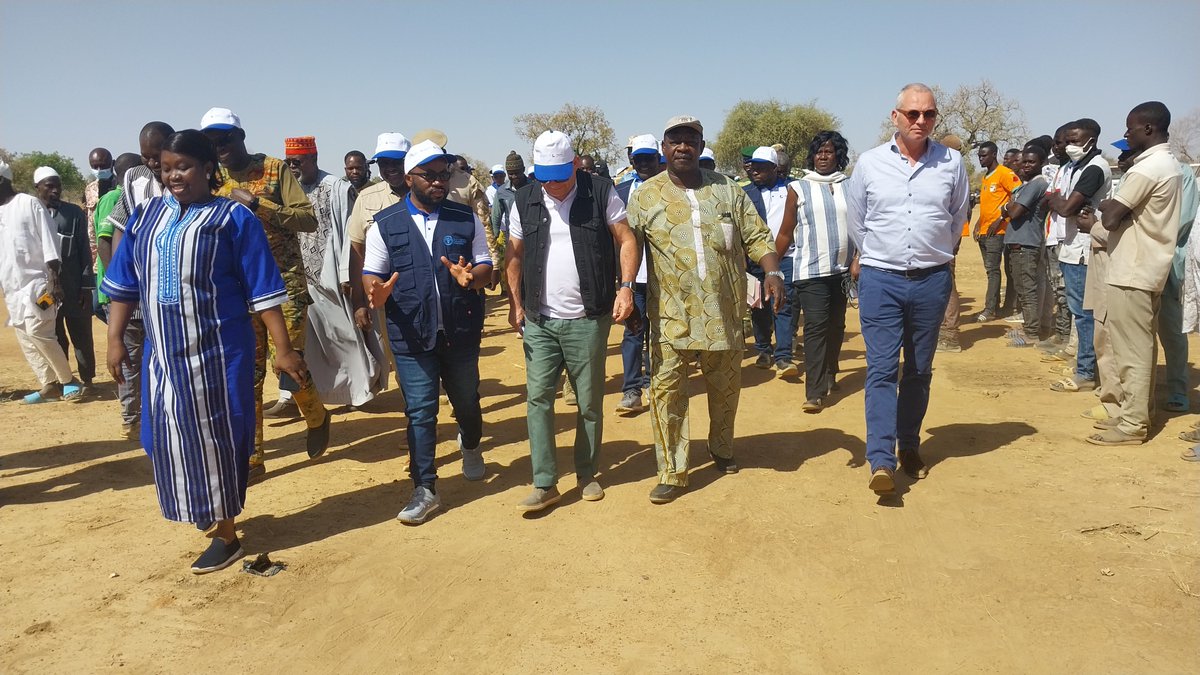 FAOBurkinaFaso's tweet image. le Représentant de @FAOBurkinaFaso, S.E.M. l'Ambassadeur de #Belgique, le chargé de coopération du #Pays_Bas, une délégation du #Gouvernement du 🇧🇫 a effectué ce 13/03/2026 une sortie terrain conjointe pour constater les activités menées par la @FAO dans la région des #Koulsé.