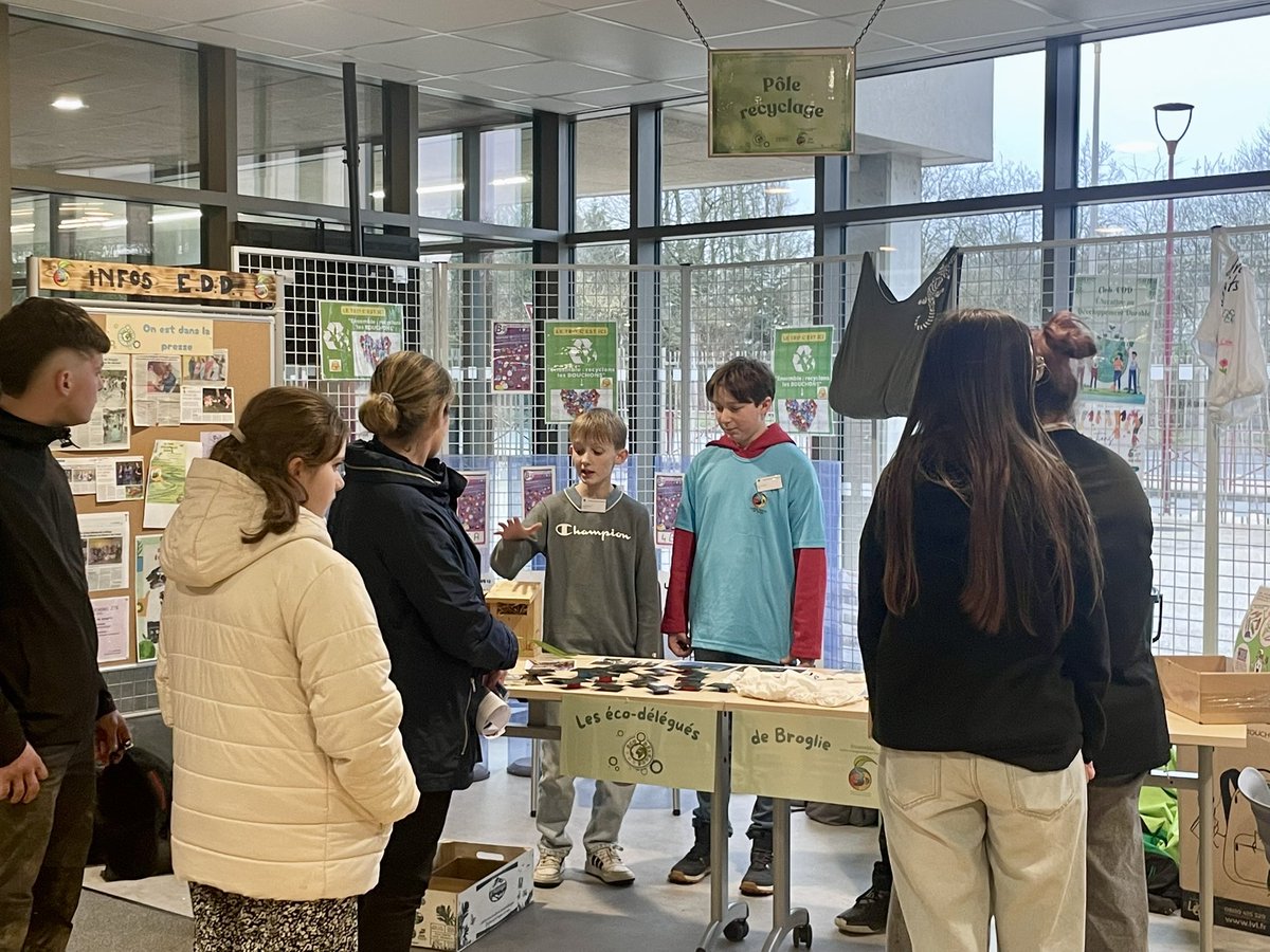 Collège Maurice de Broglie tweet media