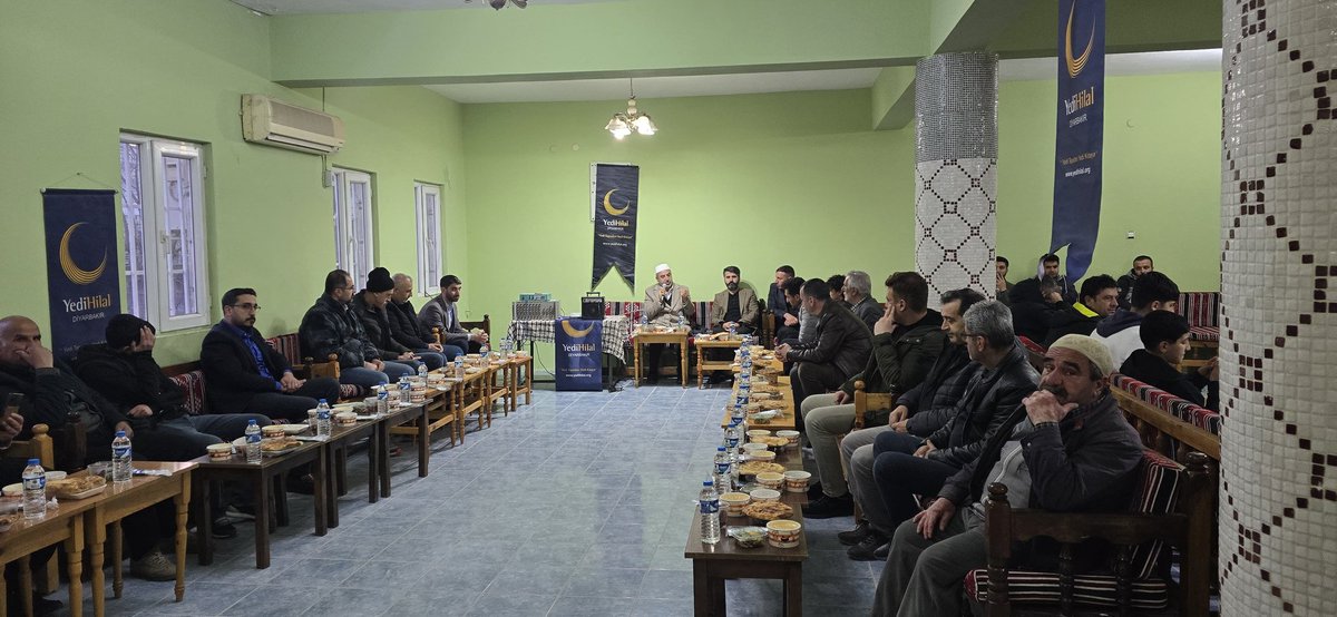 Yedihilal Diyarbakır olarak Tevhit Camii’nde kardeşimizle Medine Usulü iftar soframızda buluştuk. Bölge Başkanımız Ahmet Başaran ile birlikte aynı sofrada kardeşliği paylaştık. Allah kabul etsin. 🌙🤲
#Ramazan #İftar #İslamKardeşliği #Ümmet #Yedihilal #Diyarbakır🌙🤲
#Ramazan