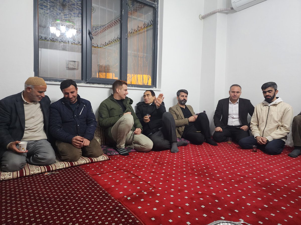 7hilaldiyarbakr's tweet photo. Yedihilal Diyarbakır olarak Tevhit Camii’nde kardeşimizle Medine Usulü iftar soframızda buluştuk. Bölge Başkanımız Ahmet Başaran ile birlikte aynı sofrada kardeşliği paylaştık. Allah kabul etsin. 🌙🤲
#Ramazan #İftar #İslamKardeşliği #Ümmet #Yedihilal #Diyarbakır🌙🤲
#Ramazan https://t.co/fELLtielJ2