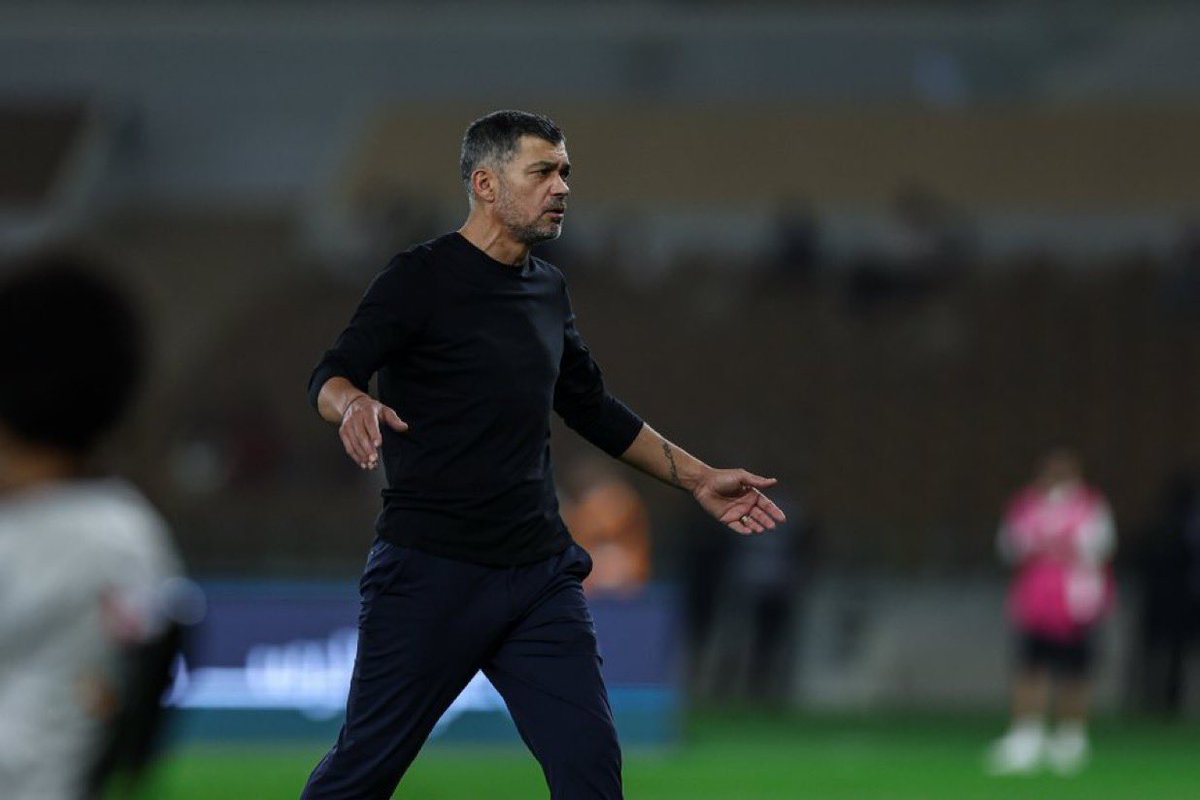 كان يتوعّد الجميع بأن #الاتحاد سيكون بشكل مغاير بعد اخر فترة توقف

لعبنا ٢٠ مباراة .. ٩ تعثرات واستقبلنا ١٩ هدف .. نقبع في المركز السادس والمستوى يترنّح ويشكل هاجسًا فيما هو قادم

ادارة فنية وتنفيذية وربحية .. هدموا كل شي .. باعوا هذا الموسم .. وجلبوا لنا مدرب كارثي <a href="/FahdCynndy/">Fahd Cynndy فهد سندي</a>