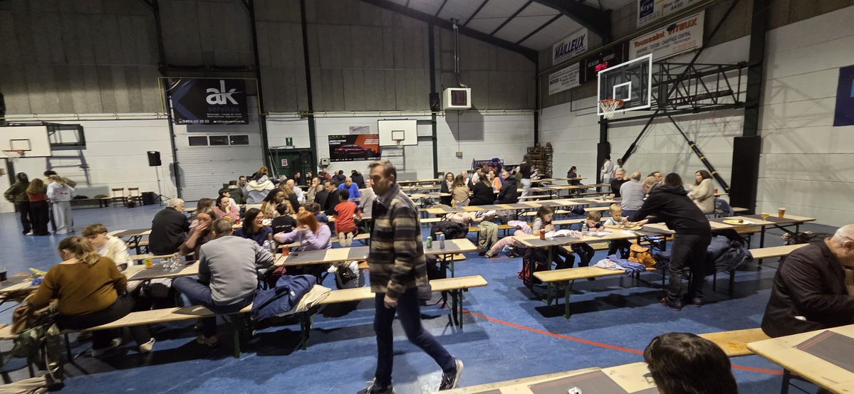 🏀 Belle soirée au RBC Alleur !

Comme de coutume, je suis venu partager le traditionnel souper boulets-frites dans une ambiance chaleureuse.

👏 Merci aux bénévoles et à toute l’équipe du RBC Alleur pour l’accueil et l’organisation.