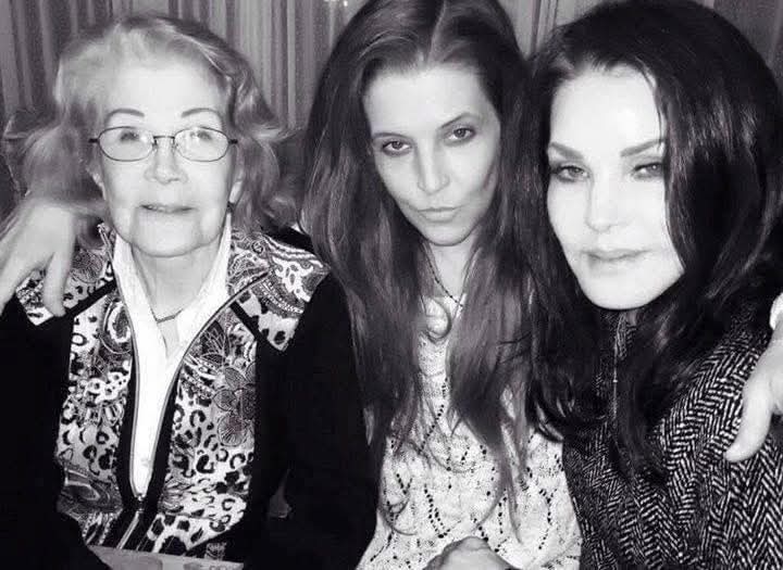 True Elvis Fan 4Life 🕺🎸🎤 tweet media