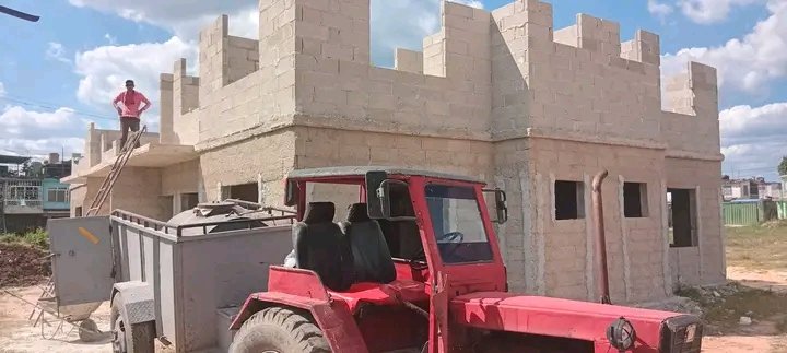 Se realiza chequeo a las viviendas autofinanciadas como parte del proceso inversionista del #INRHCuba en el territorio, el Subdelegado Adjunto dialogó con la brigada que ejecuta las acciones de construcción. #LatirAvileño  
#SinPerderUnDía