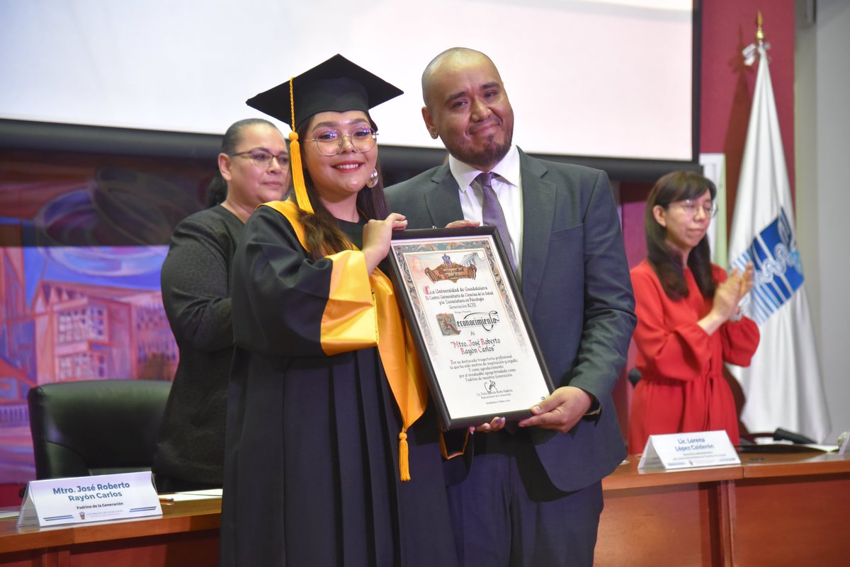 OficialCUCS's tweet photo. Celebramos el Acto Académico de la Licenciatura de Psicología, Generación XCIII, “Mtro. José Roberto Rayón Carlos”. 🧠✨

Un momento lleno de orgullo y emoción donde se culmina una etapa de constante esfuerzo y aprendizaje.

¡Felicidades por este gran logro! 🎓 https://t.co/01yrYgceTe