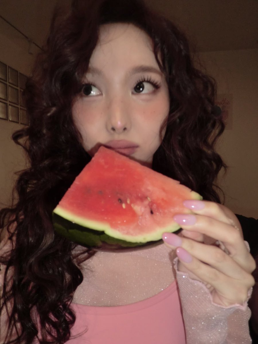 nayeon pics tweet media