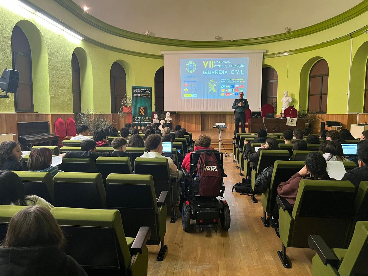 GC062VALLADOLID's tweet photo. La #GuardiaCivil finaliza la competición en Valladolid con
720 alumnos de 16 centros, 181 equipos y 150 completando todos los retos ⏱️👏.
👉Gran implicación de alumnos y profesores, ❤️💪
#DLTCode #Valladolid #Educación #Tecnología 🚀 https://t.co/niWx9Wg2ug