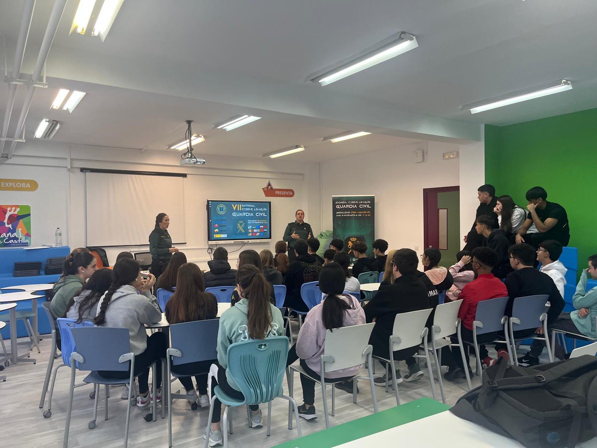 GC062VALLADOLID's tweet photo. La #GuardiaCivil finaliza la competición en Valladolid con
720 alumnos de 16 centros, 181 equipos y 150 completando todos los retos ⏱️👏.
👉Gran implicación de alumnos y profesores, ❤️💪
#DLTCode #Valladolid #Educación #Tecnología 🚀 https://t.co/niWx9Wg2ug