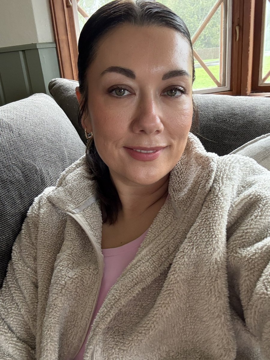 Tracy 🍎✏️🌊🌲 tweet media