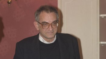 Arkadiu62892963's tweet image. 30 lat temu Warszawie zmarł Krzysztof Kieślowski, reżyser filmowy, scenarzysta; autor m.in. „Przypadku”, „Dekalogu” i tryptyku „Trzy kolory. Niebieski, Biały, Czerwony”, którego pierwsza część zdobyła Złotego Lwa na festiwalu w Wenecji (1994) #poci