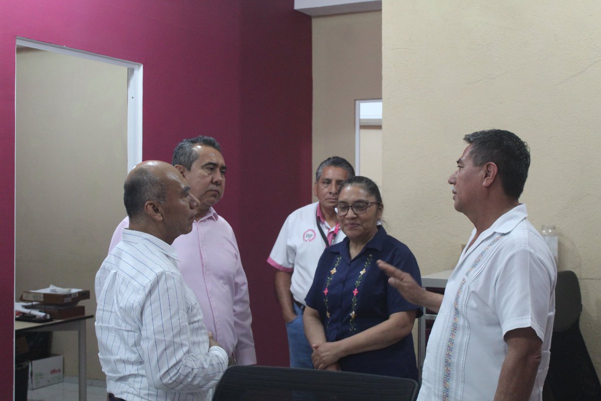 Montano_Ventura's tweet photo. 📍 En compañía del Lic. Gregorio Aranda Acuña (@INE_TABASCO), visitamos el módulo de atención ciudadana del @INEMexico 270651, ubicado en Tamulté, Villahermosa.

Constatamos la calidez en el servicio brindada por nuestros compañeros que, de forma eficiente, ordenada  y respetuosa, brindan a la ciudadanía. ✅

#INE #MóduloDeAtenciónCiudadana #VivamosLaDemocracia