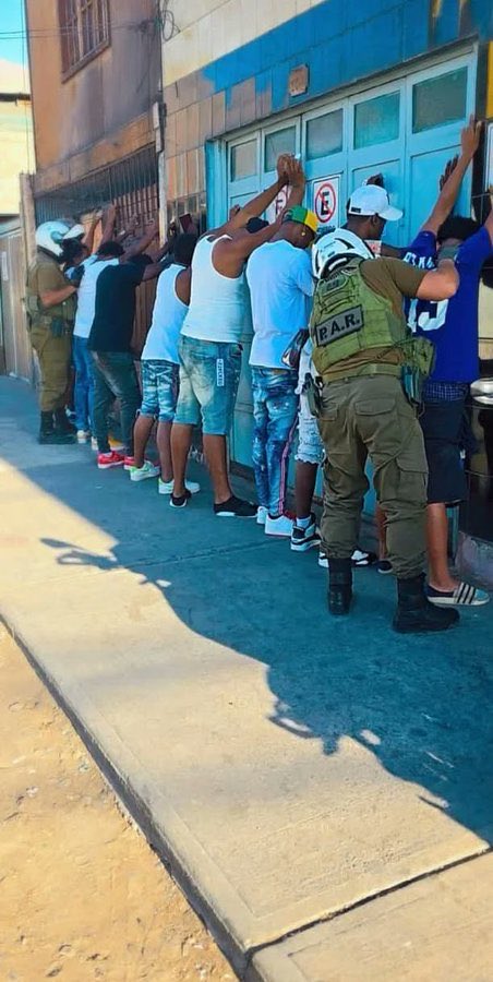 <a href="/Javierito321/">Javierhalamadrid</a> Una gran mayoría de los que celebraban ayer, hoy están de guata contra la pared 😂😂😂

Comenzó cacería contra caribeños sin papeles en Chile. 

Gracias José Antonio Kast 🙏🏼