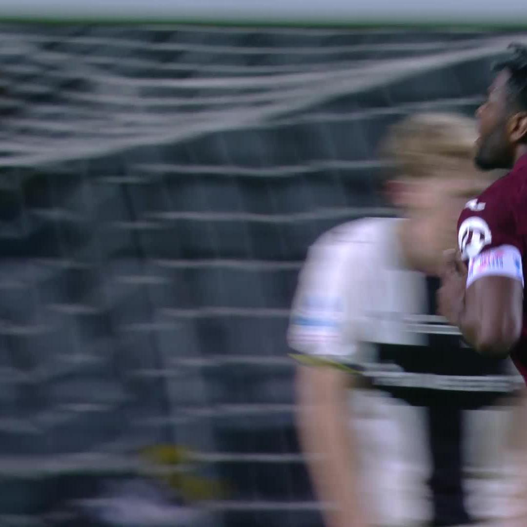 احتفال زاباتا بـ هدف تورينو الرابع في مرمي بارما 