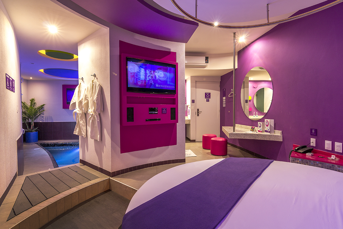 ¡Tu escapada perfecta empieza aquí! En Hotel Sfera, cada habitación es una aventura: cama redonda, alberca privada y mucha pasión❤️❤️❤️
#HotelSfera