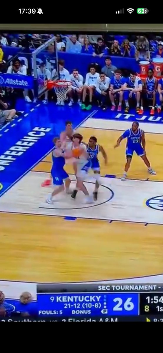 3 fouls on condon in the span of 3 seconds… but yea, his pivot foot slipped and should’ve been travel🤡