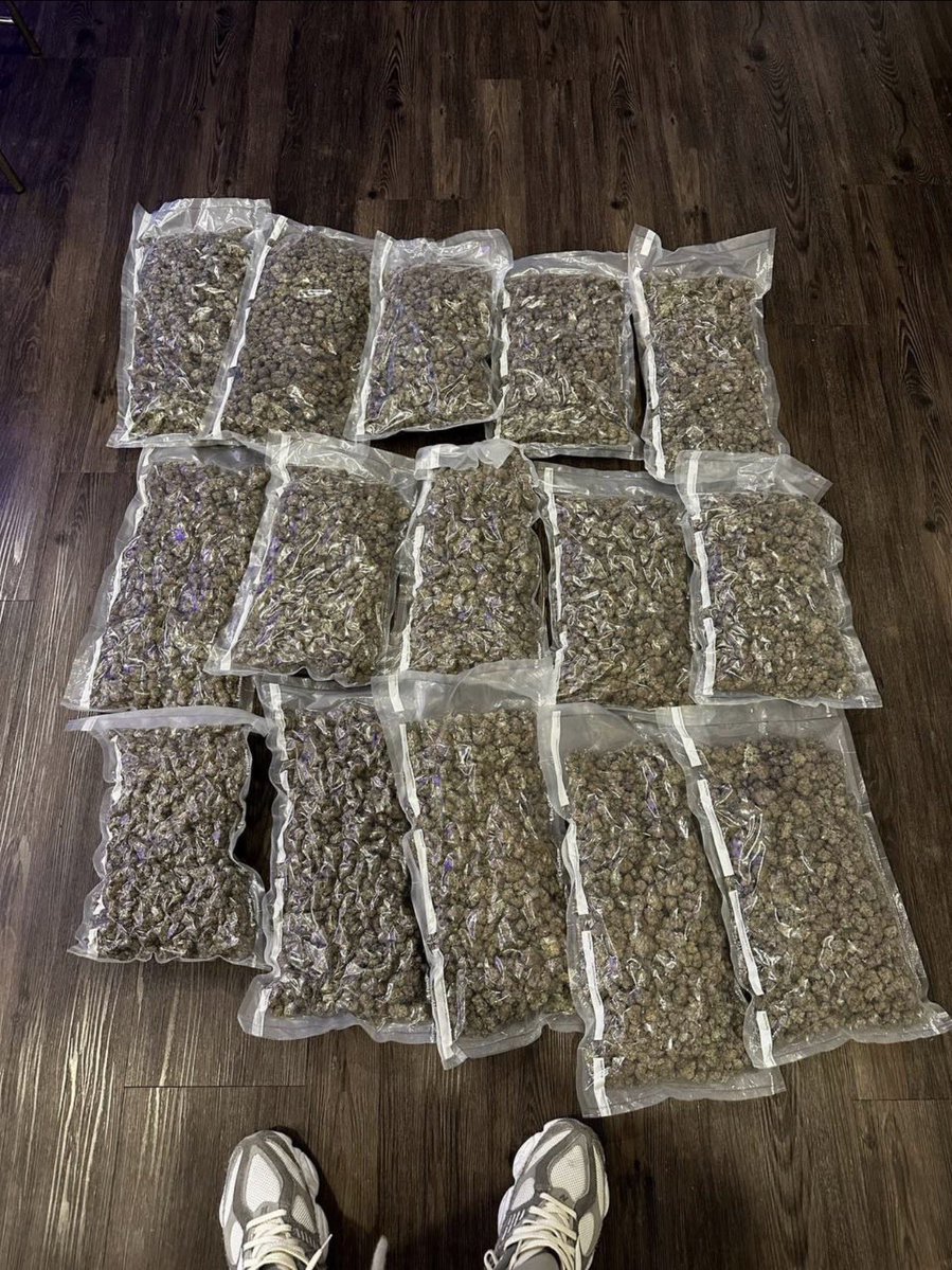 elmer_budd420's tweet image. 15lbs bags available 9lbs for free if you can guess my “location” 😂

Link up in the bio