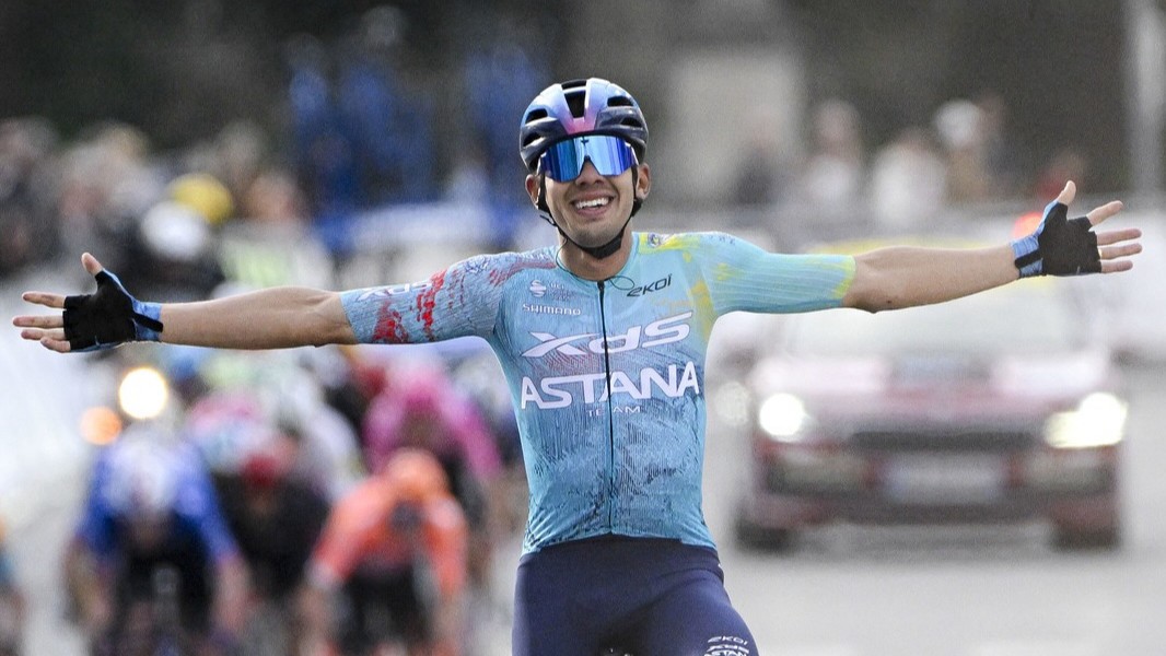 OlimpicoCol's tweet photo. 🚴🇨🇴 ¡Harold Tejada gana la etapa 6 de la París-Niza!

El colombiano del Astana se impuso en Apt tras atacar a 3.4 km de la meta y lograr su primera victoria WorldTour. 🏆🔥

Lee la nota completa aquí 👇
https://t.co/6RZ7kqfdOT https://t.co/raXzDg5DPt