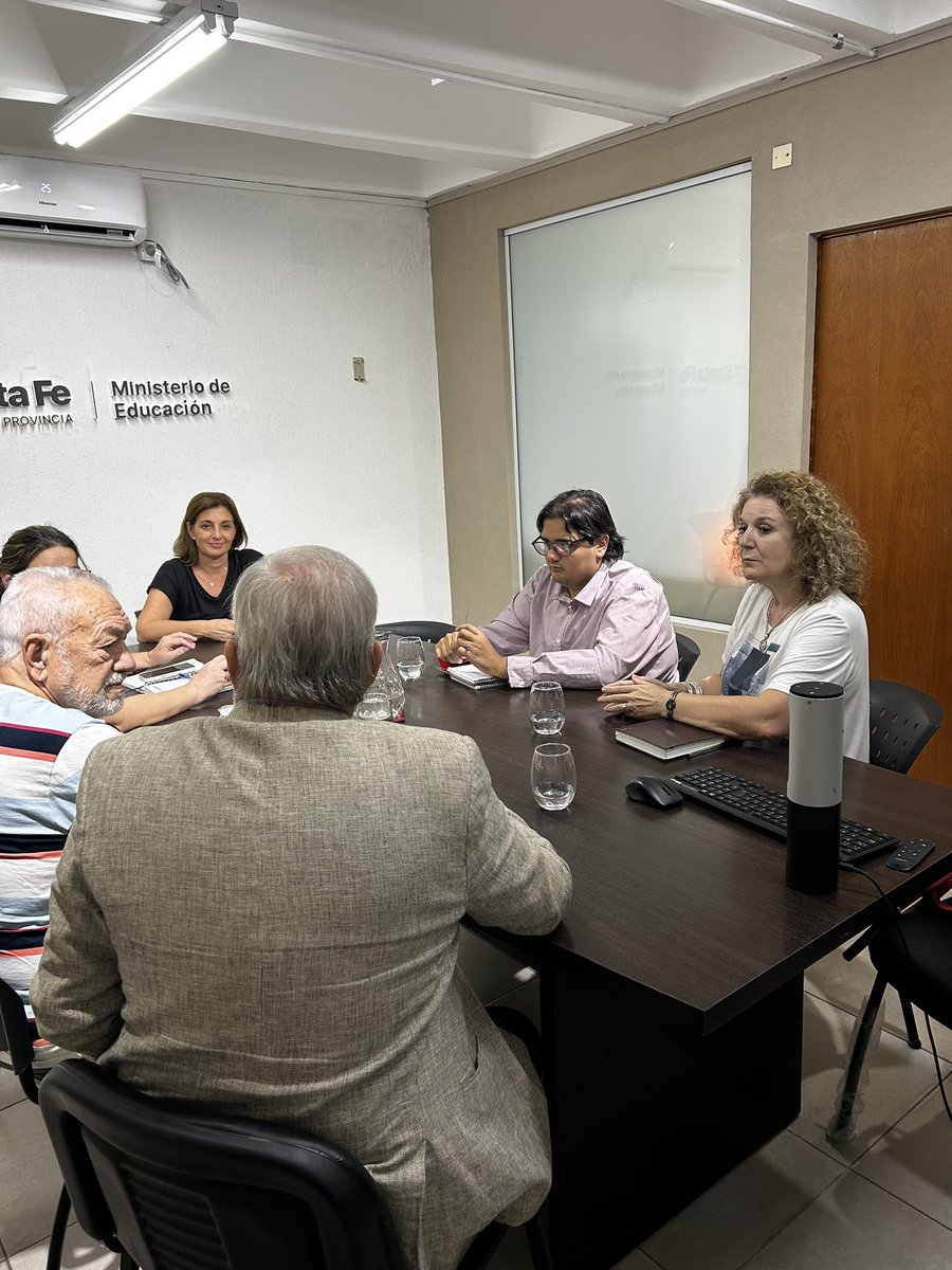 BetinaFlorito's tweet photo. Queremos contarles que la organización del Festival de Literatura sigue creciendo gracias al trabajo de la Comisión Organizadora y, en esta nueva edición queremos sumar la participación activa de estudiantes de diversas escuelas de Santa Fe. #festivaldeliteratura #educacion https://t.co/IWjcSos4xI