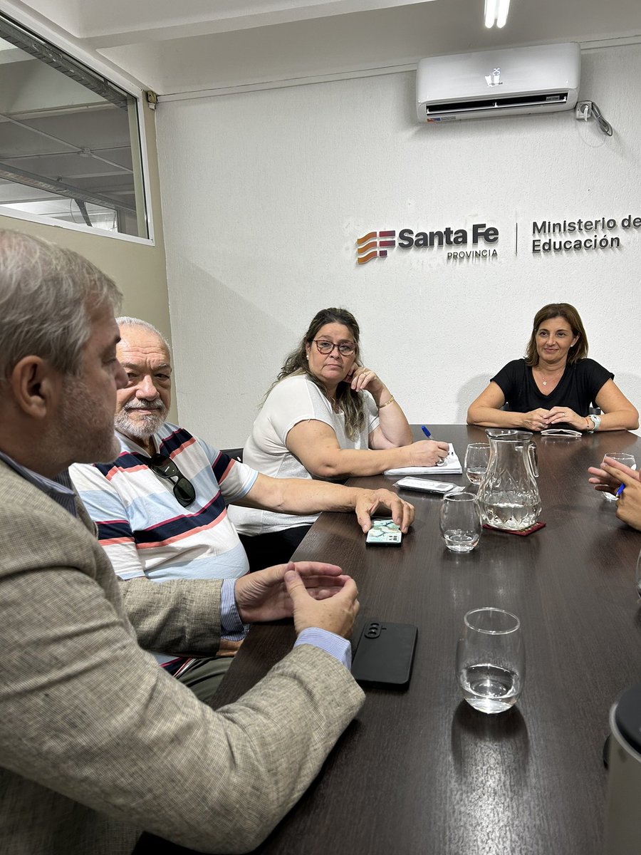 BetinaFlorito's tweet photo. Queremos contarles que la organización del Festival de Literatura sigue creciendo gracias al trabajo de la Comisión Organizadora y, en esta nueva edición queremos sumar la participación activa de estudiantes de diversas escuelas de Santa Fe. #festivaldeliteratura #educacion https://t.co/IWjcSos4xI