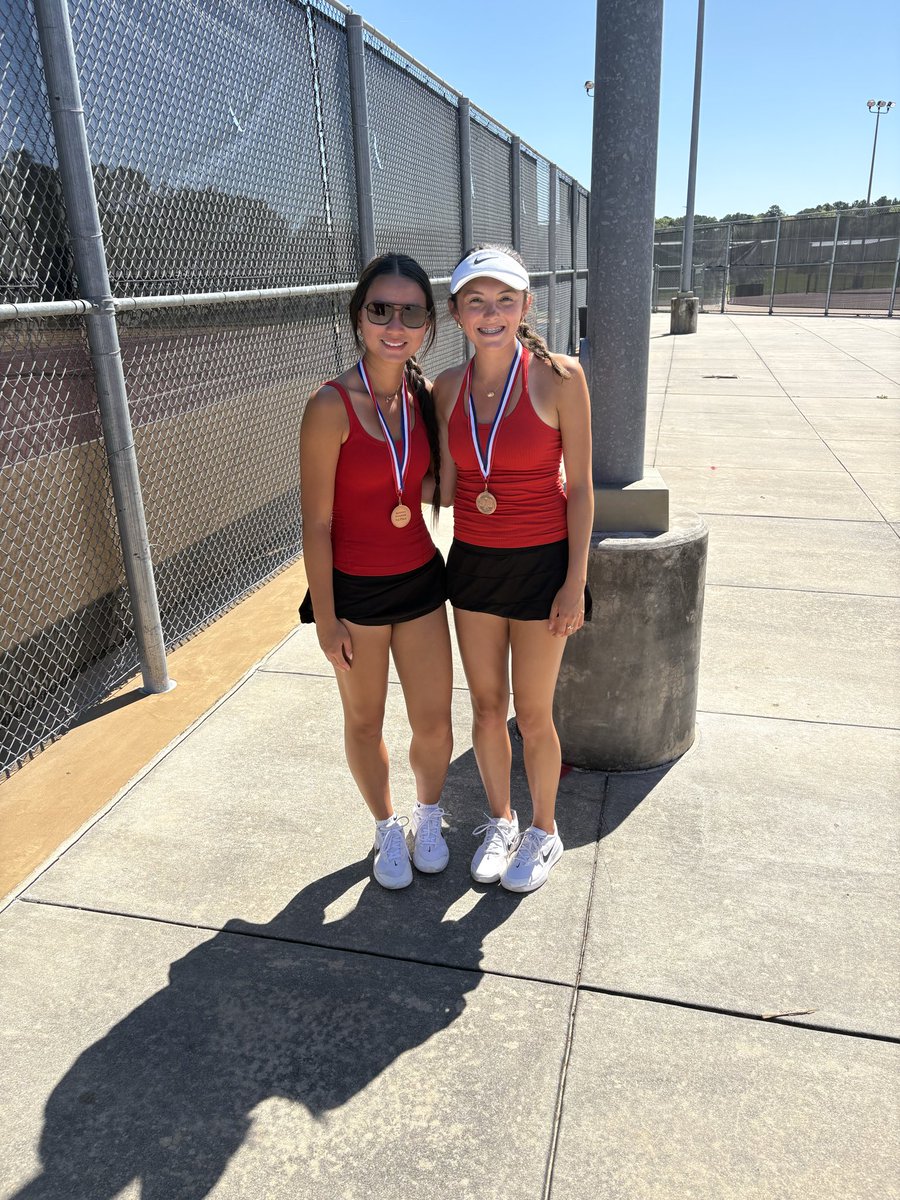 AHSTENNIS16's tweet photo. Congratulations Niki and Halle winning 3rd place in AGD at the Splendora varsity tournament. https://t.co/l0uMiROJbR