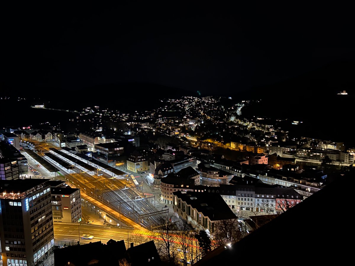 けんけん tweet media