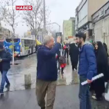 💢Dünyanın hiçbir yerinde savaşta olan bir ülkenin cumhurbaşkanını sokakta halkıyla bu kadar iç içe göremezsiniz. (Son örneği Bosna Hersek'te yaşanmıştı)

💢Seninleyiz oğuz evladı.
Bu bir kıble birliğidir.

💢Dini kastetmiyorum kıblemiz zaten bir ama adaletten yana olanların,