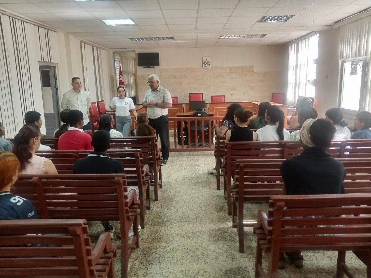 13 de marzo| El presidente del <a href="/TSupremoCU/">TSupremoCU</a> intercambió con estudiantes del Técnico medio en Derecho Judicial de la provincia de Mayabeque. Constató la preparación y motivación de estos jóvenes y sus aportes a la institución.
¡Construyendo nuestro presente y futuro!
#CubaVencerá