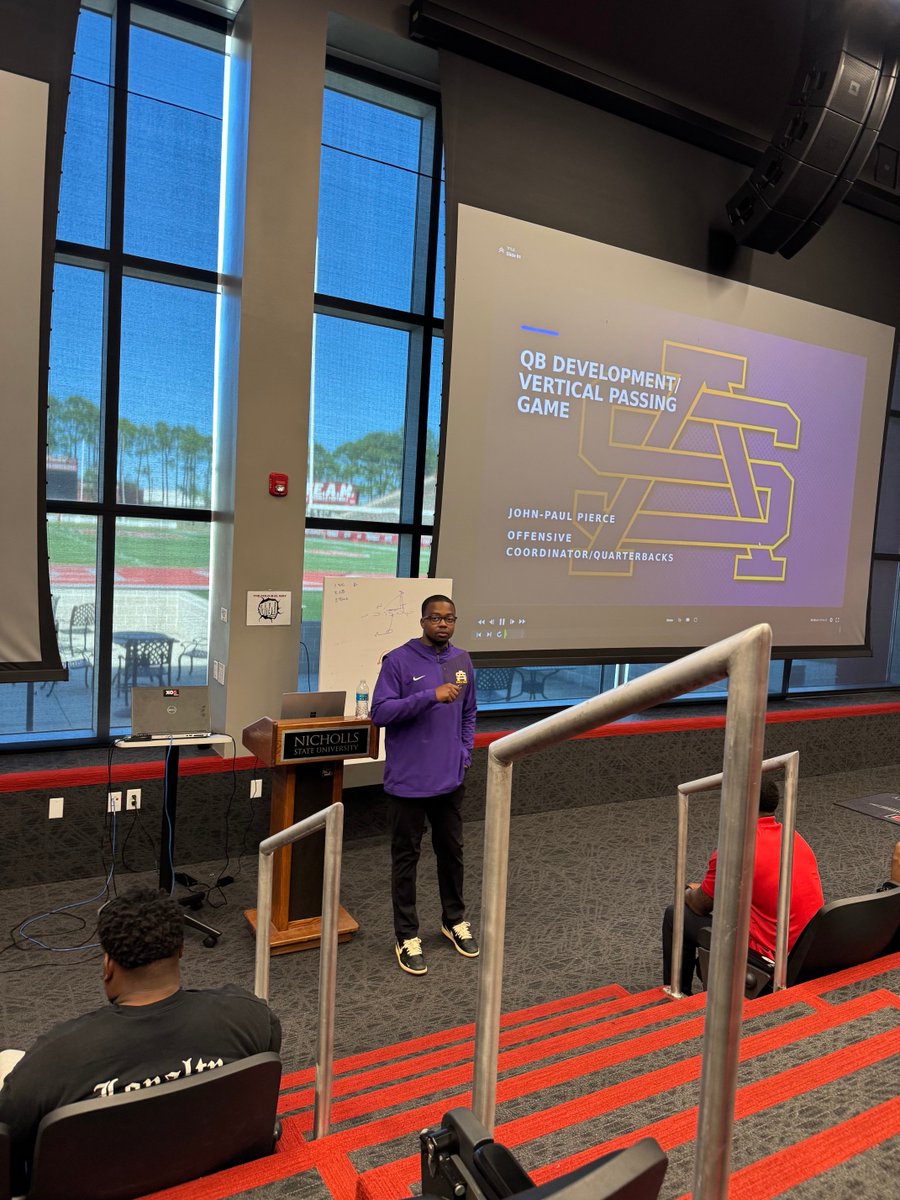 Coach Robert Valdez tweet media