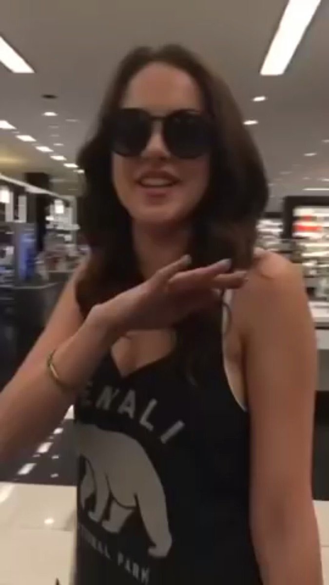 ScissorHATE's tweet photo. i come back and jade is gone. Here’s a picture she told me not to post! Come back you coward! https://t.co/Qk5VpzM2Yg