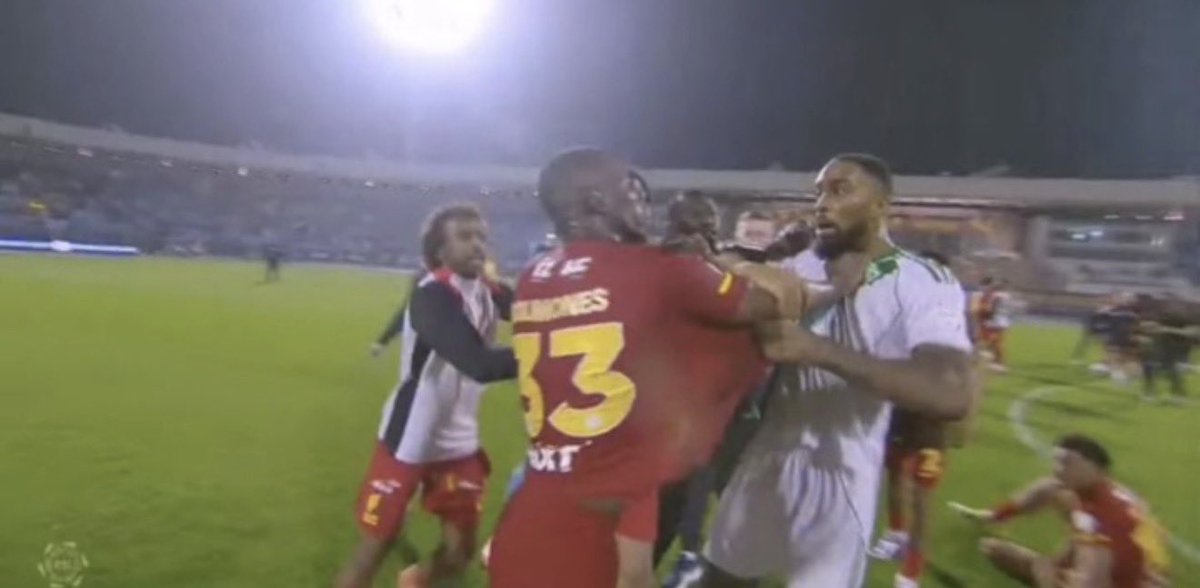 الشيخ حقهم دعسوه ههههههههههه