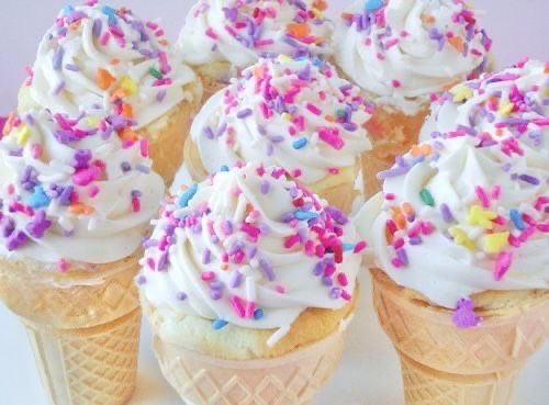 ℮🧁 tweet media