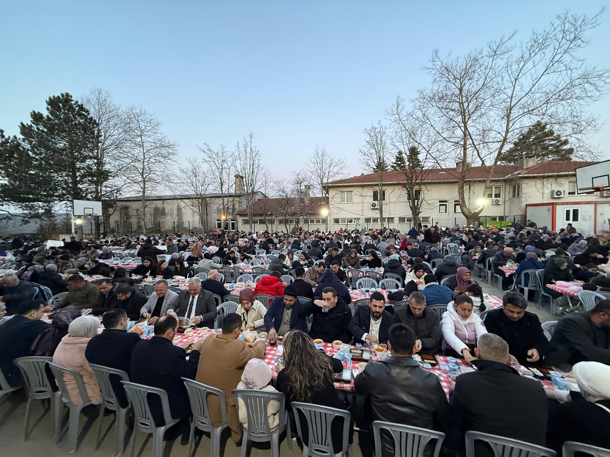 HKarasu39's tweet photo. 📍#Demirköy

Bu akşam orucunuzu Demirköy Belediyemizin Düzenlediği iftar programında Demirköylü hemşehrilerimizle birlikte açtık.

 Bu güzel İftarı gerçekleştiren Belediye Başkanımız @Recepgün ve ekibine teşekkür ederiz, 
Rabbim kabul etsin İnşallah... https://t.co/HcNinkxxsd
