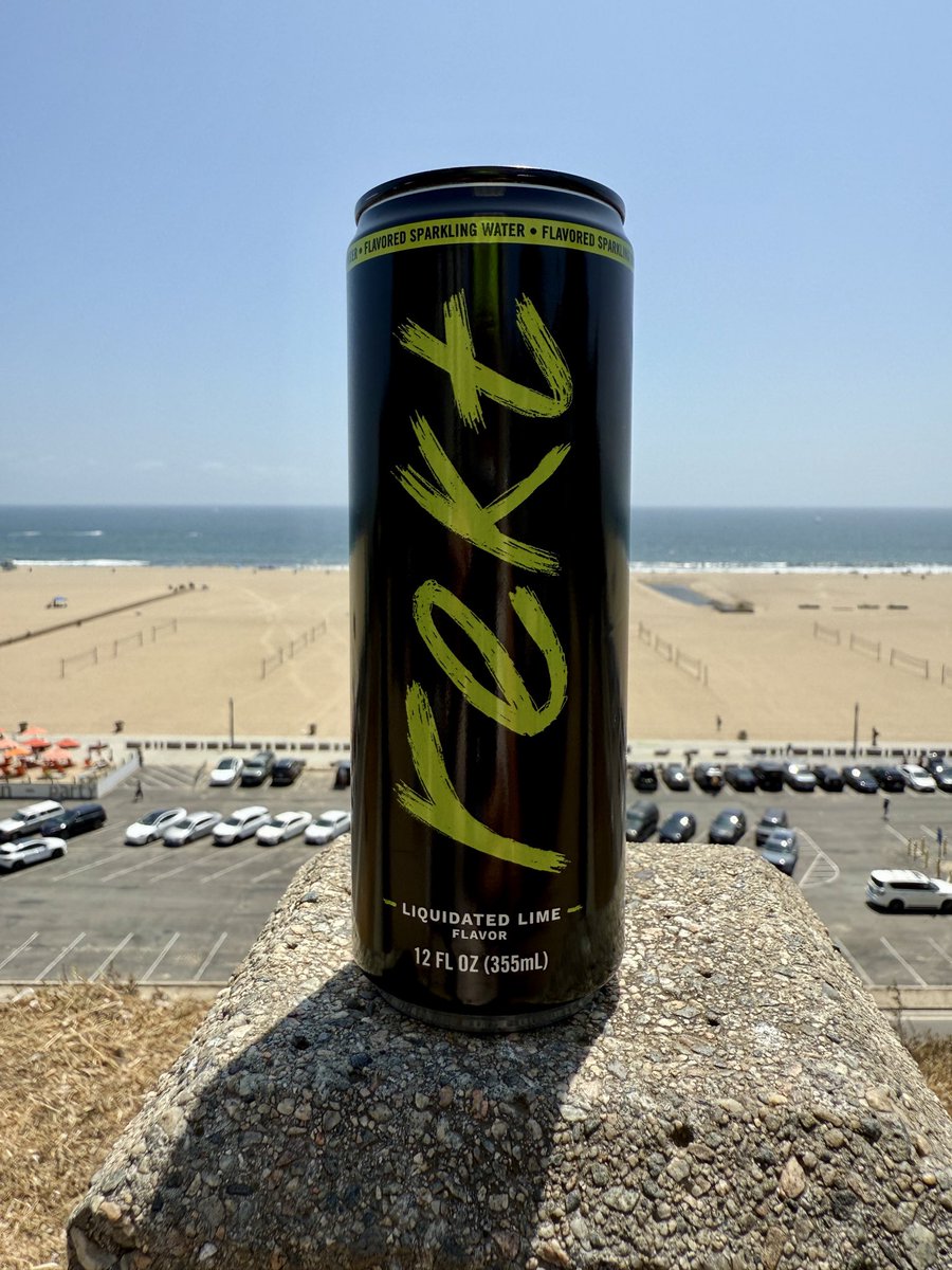 SplashofHenny tweet media