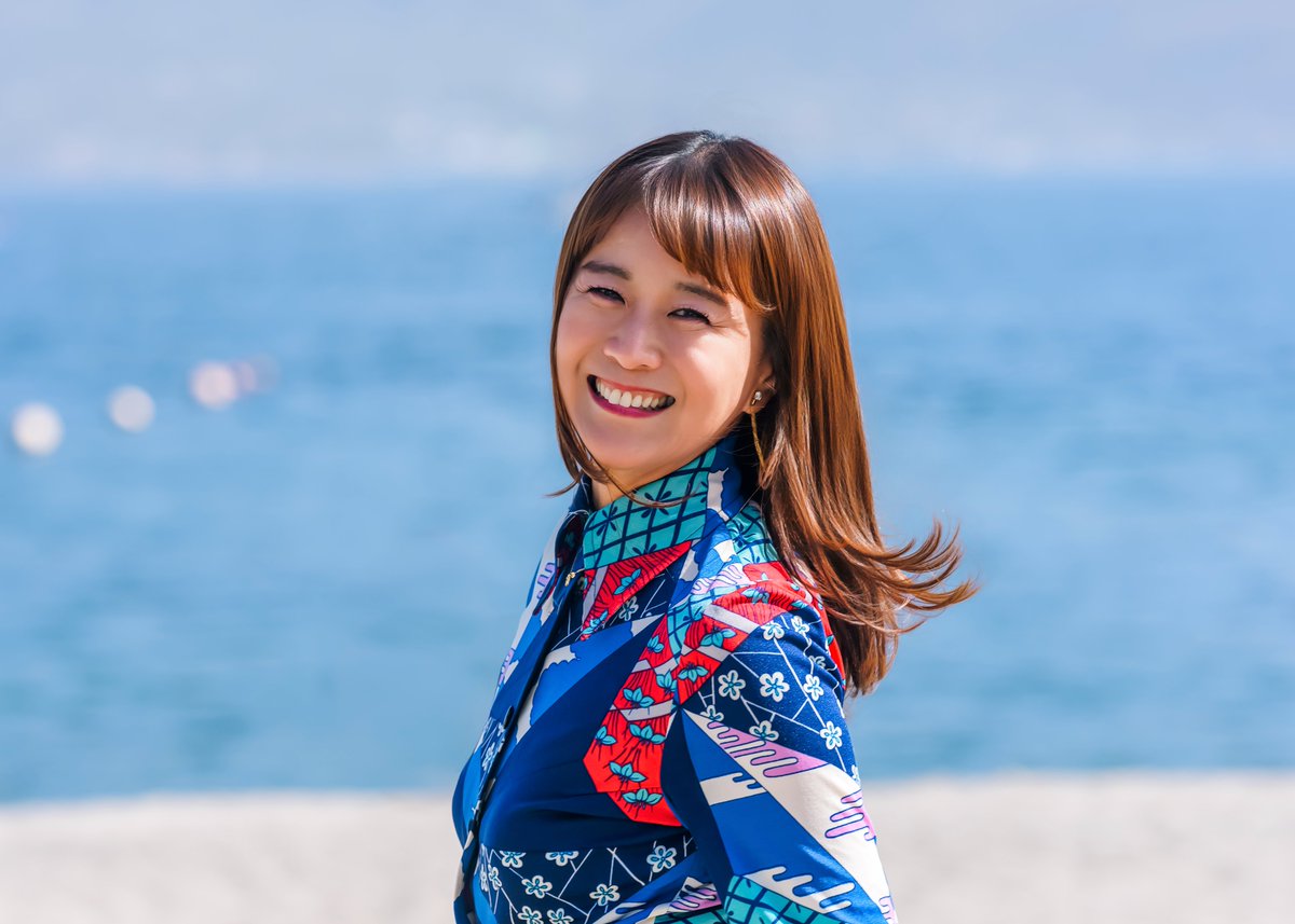 個展 #桜標 では、いくつかの写真は時間を経ての
組写真を展示します。
その中のひとつ、鹿児島時代からの親友の写真は、
16年前の写真と今の写真を展示します。
太陽のように輝く笑顔の16年前をぜひお楽しみに。