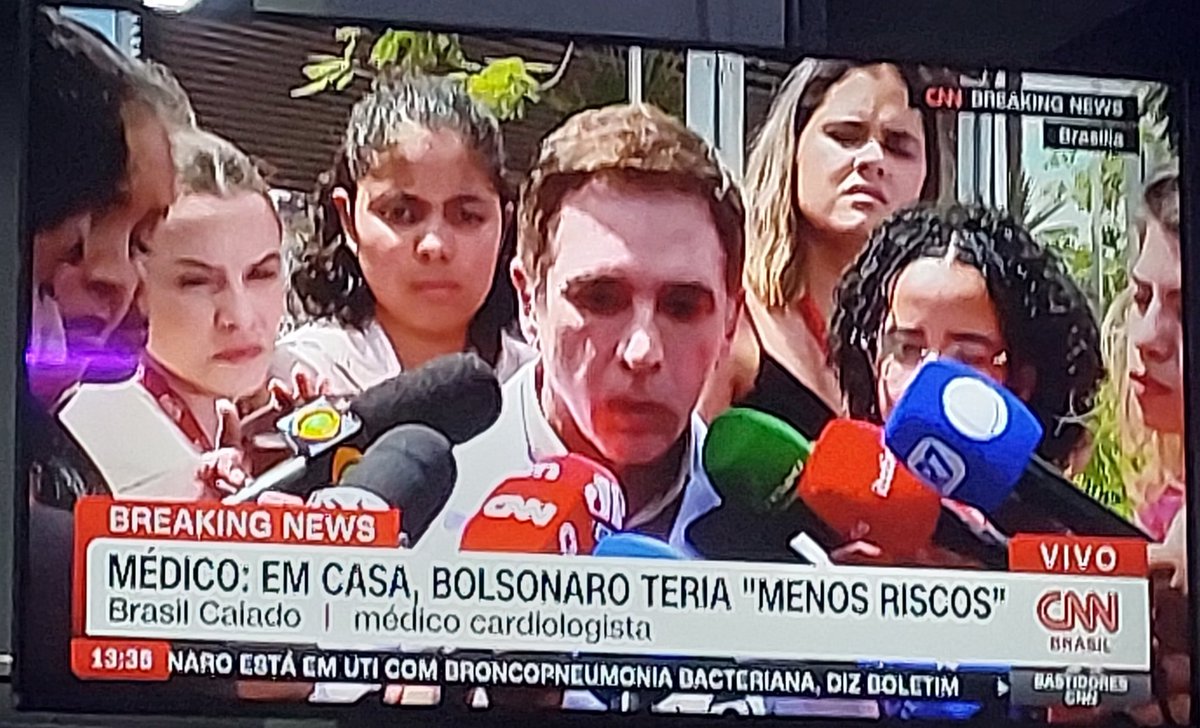 Mas na Pandemia esse puto não queria que ninguém ficasse em casa pra ter "menos risco"...

Sem falar que ele tá em casa numa prisão, de todo jeito !