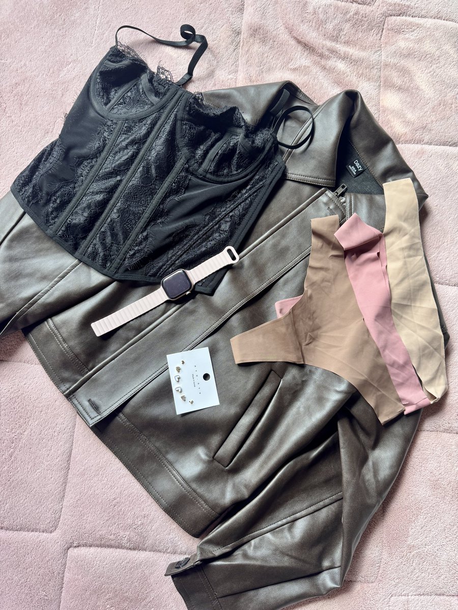 Sofiaugcco's tweet image. Mini haul de SHEIN 🛍️
Pedí estas cositas y necesito opiniones 👀
¿Cuál fue su favorito y cuál creen que debería devolver? 👀✨

#sheinhaul #sheinfinds #minihaul #fashion #haul